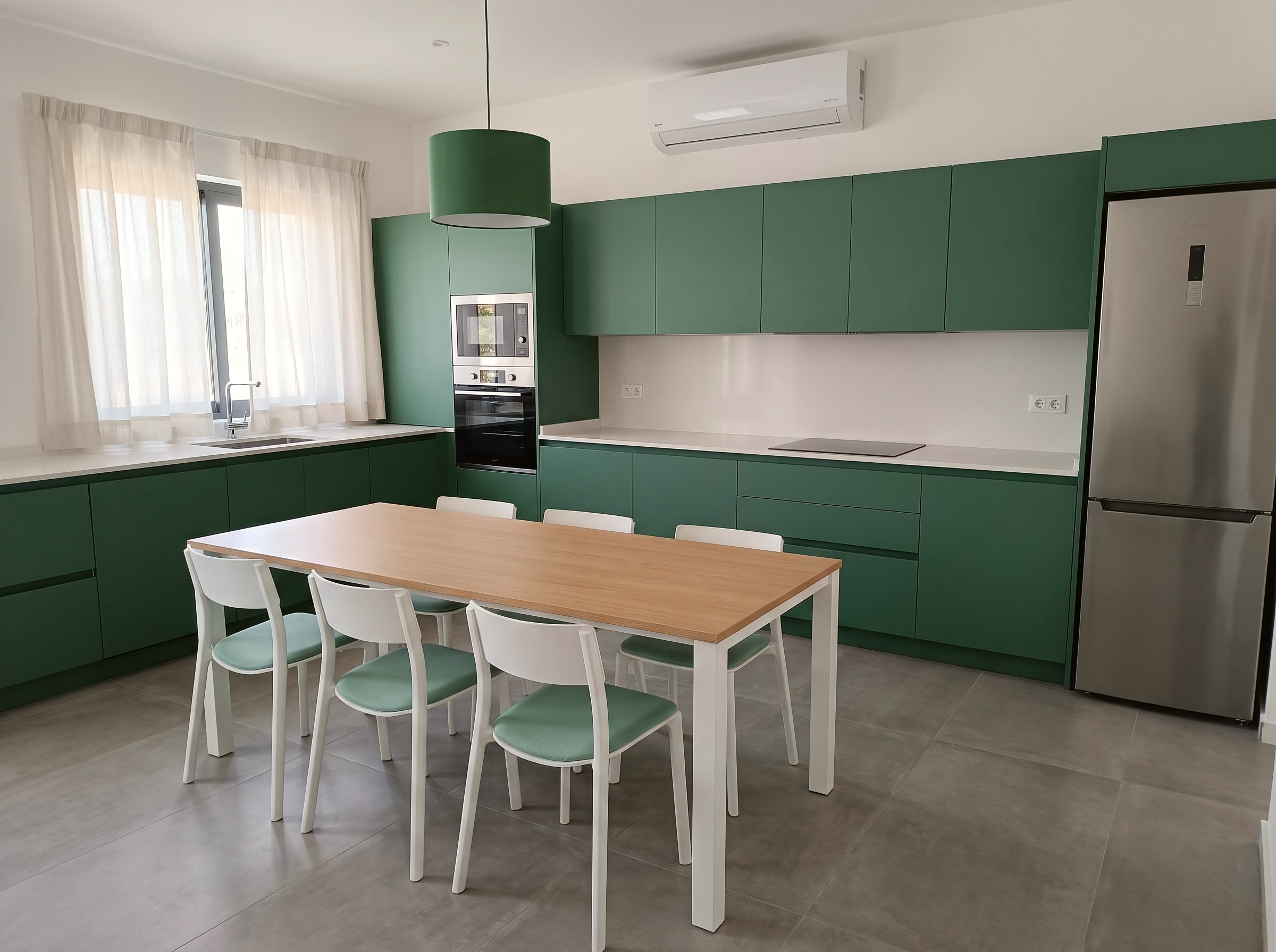 The Emerald Penthouse kitchen and dining area